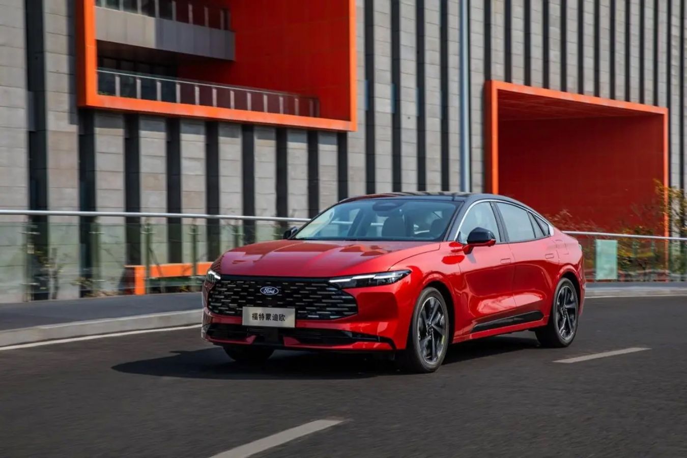 Το Ford Mondeo... ζει και μάλιστα ανανεώθηκε 